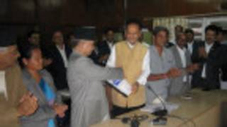 संविधानको मस्यौदा हस्तान्तरण