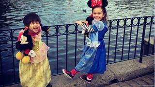 Hijos de Seth Menachem vestidos con disfraces de Disney (Foto: Seth Menachem)