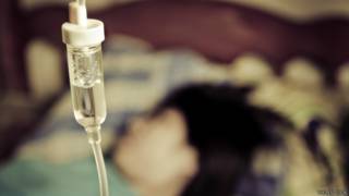 La quimioterapia tiene importantes efectos secundarios para la salud.