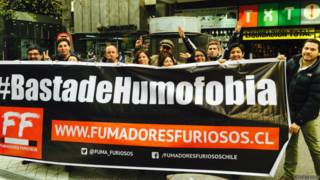 Grupo pró-fumantes no Chile (Foto: Divulgação)