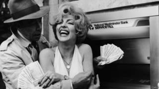 Humphrey Bogart and Marilyn Monroe en el Natinoal Westminster Bank de Londres