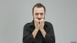 Почему мы грызем ногти?