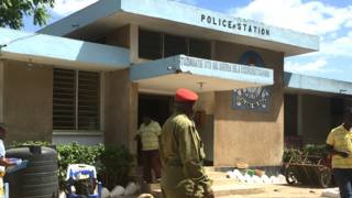 Ibiro vy'igipolisi muri Tanzania bimaze igihe biterwa n'abantu bitwaje ibirwanisho