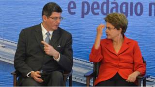 La presidenta brasileña, Dilma Rousseff, junto a su ministro de Hacienda, Joaquim Levy