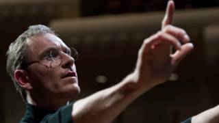 Michael Fassbender interpretando a Steve Jobs