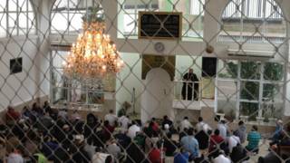 Oração na Mesquita do Pari Foto: Camilla Costa | BBC Brasil