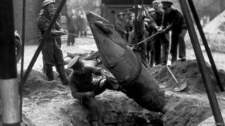 Disposición de una bomba de la Segunda Guerra Mundial