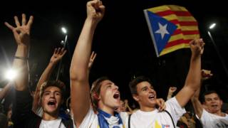 Partidarios del Junts pel Sí celebran los resultados electorales.