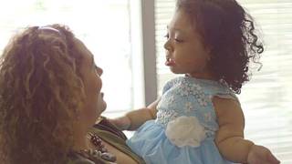 Janelly con su madre, Janet Amador