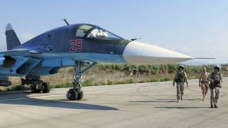 Российский бомбардировщик Су-34 на аэродроме Хмеймим в Сирии
