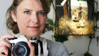 Alice Evans, fotógrafa, realizadora de video y enferma de esquizofrenia