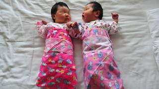 Dos bebés