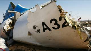 Обломки российского авиалайнера А321, разбившегося на Синайском полуострове 31 октября 2015 г.