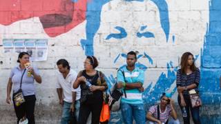 Chavistas hacen fila