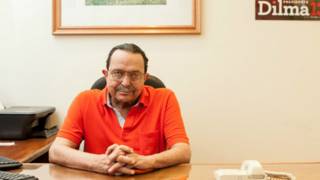 Carlos Araújo em seu escritório em Porto Alegre (Foto: Flavio Dutra)