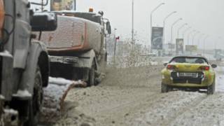 У Києві евакуюють автомобілі, які заважатимуть прибиранню снігу