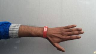 Gelang 'pencari suaka'