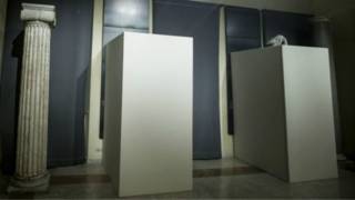 Ватикан прикрив оголені статуї через візит Рухані
