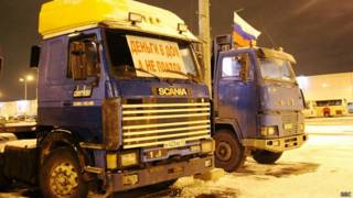 Фура с плакатом "Деньги в дом, а не Платон"