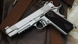 Un arma calibre 45.