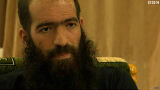 'اسلامي دولت' ډله تر خپلې ولکې لاندې وګړي په سیګریټو څکولو په درو وهي، خو احمد وايي، 'ده به پټ څکول'