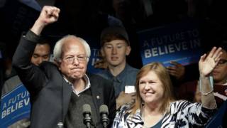 Bernie Sanders y su esposa