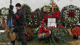 Венки на Хованском кладбище