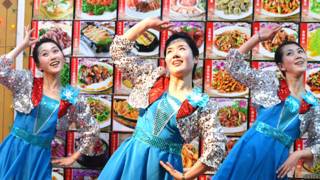 Camareras en un restaurante norcoreano en China