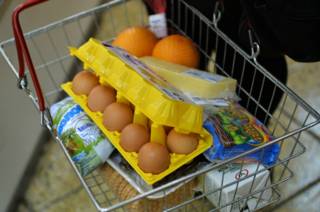 Корзина продуктов в магазине в России