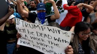 Biểu tình phản đối ong Trump