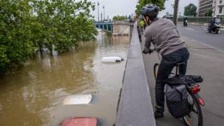 Уровень воды в Сене