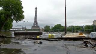 nước lụt ở paris