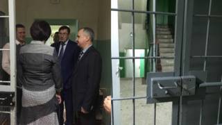 Юрий Луценко пригласил омбудсмена Валерию Лутковскую и председателя СБУ Василия Грицака проверить СИЗО Службы безопасности