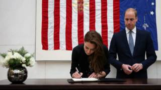 Принц Уильям и герцогиня Кейт во время визита в посольство США