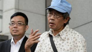 林荣基(右)与涂谨申(左)在香港警察总部外会见记者(27/6/2016)
