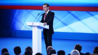 Лидер "Единой России" Дмитрий Медведев выступает на предвыборном съезде партии в Москве 27 июня 2016 года