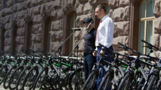 Кличко передав поліції 100 велосипедів