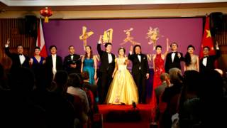 全体演员一道演绎“中国美声”音乐会的最后一曲
