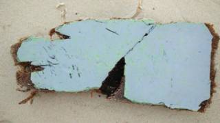 MH370襟副翼残骸边缘呈锯齿状