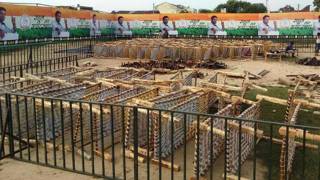 राहुल गांधी के कार्यक्रम स्थल पर चल रही तैयारियां.