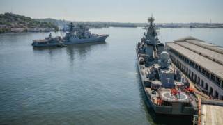 Российские военные корабли "Москва" и "Вице-адмирал Кулаков" во время визита на Кубу в 2013 году