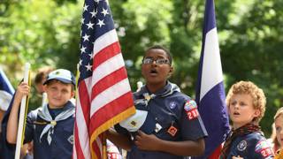 Діти співають гімн США