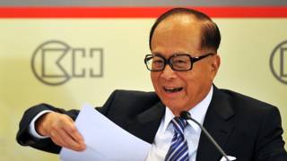 李嘉诚在原长江实业新闻发布会上(资料图片)