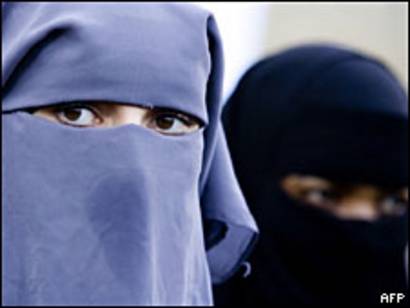 Multa en Francia por conducir con niqab islámico - BBC News Mundo