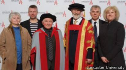 Pria 90 Tahun Raih Gelar Doktor Bbc News Indonesia
