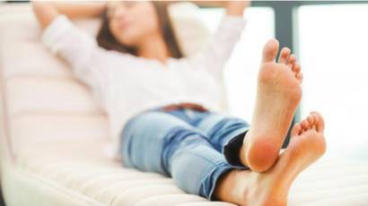 sensacion de hormigueo en los pies y piernas