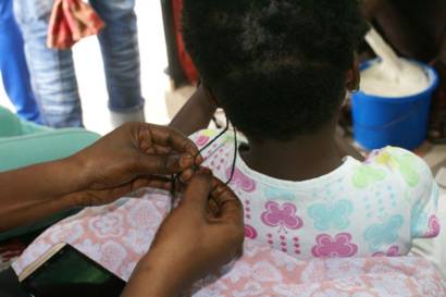 Dakar La Coiffure Dans Tous Ses états Bbc News Afrique