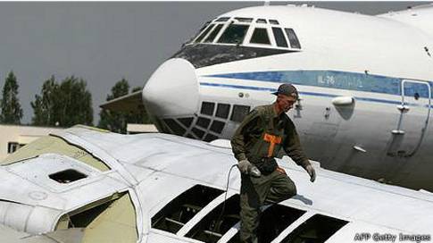 Aviones de fabricación rusa en un "cementerio" de Bielorusia. 