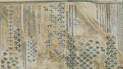 Vista aérea del "cementerio" de aviones Davis-Monthan