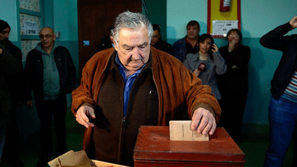 José Mujica votando en las primarias (foto: AP)